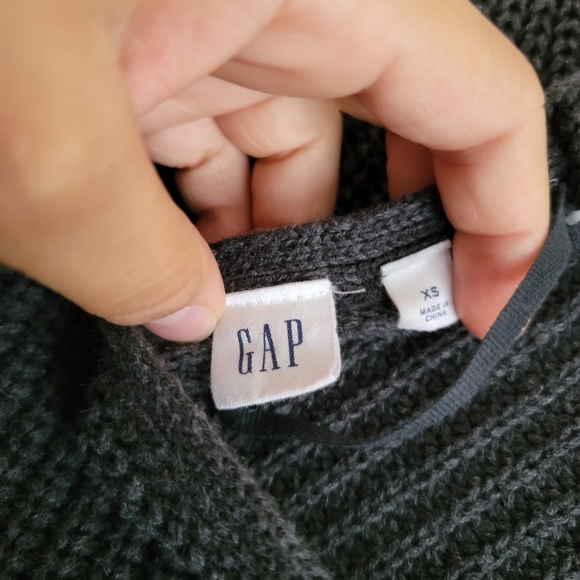 GAP Crop Twist Charcoal Chunky Knit Sweater - Picture 8 of 10